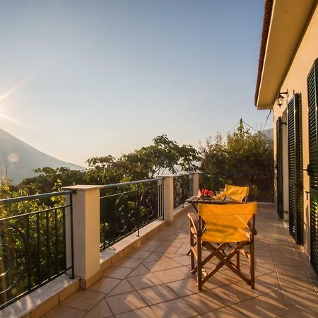 Almond Trees Cottage Divarata 外观 照片