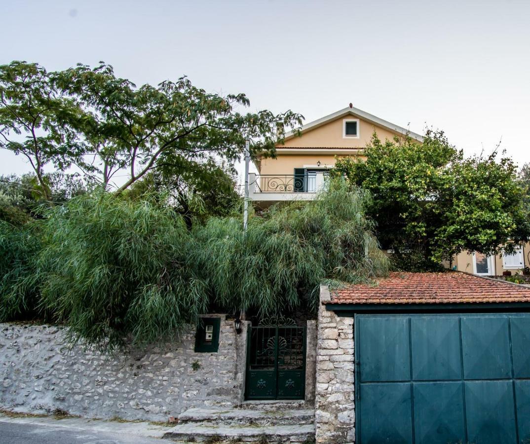 Almond Trees Cottage Divarata 外观 照片