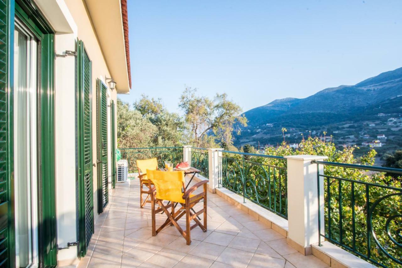 Almond Trees Cottage Divarata 外观 照片